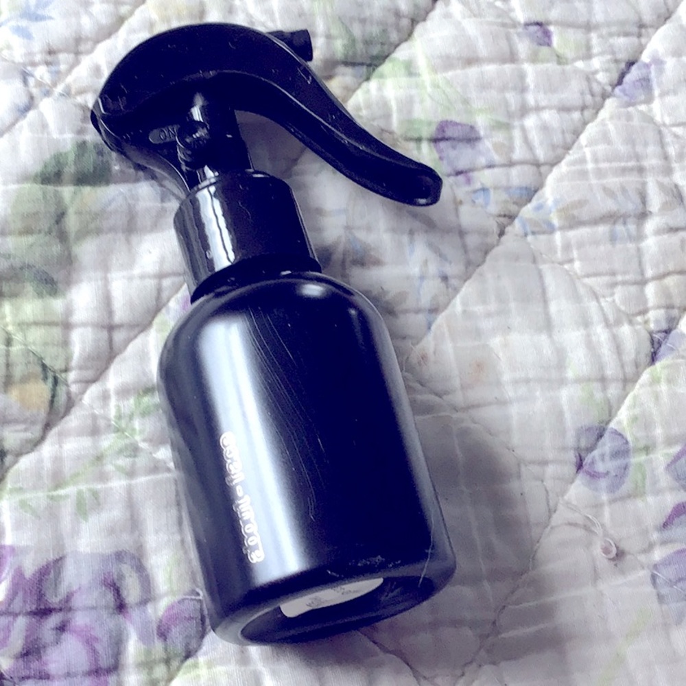 About Face Halsey Matte Fix Spray Primes, Sets and unclogs pores New with Aloe